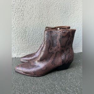 NWOB Dolce Vita Nonah Java Snake- Embossed Pointed Toe Ankle Boots Size 8